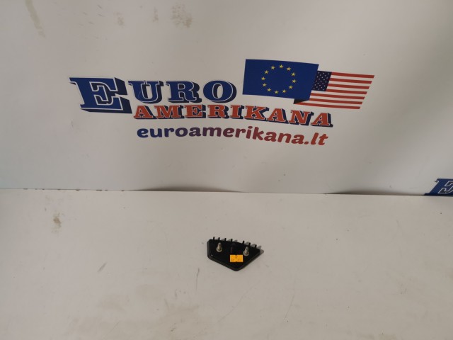 Bamperio laikiklis, Dešinė
